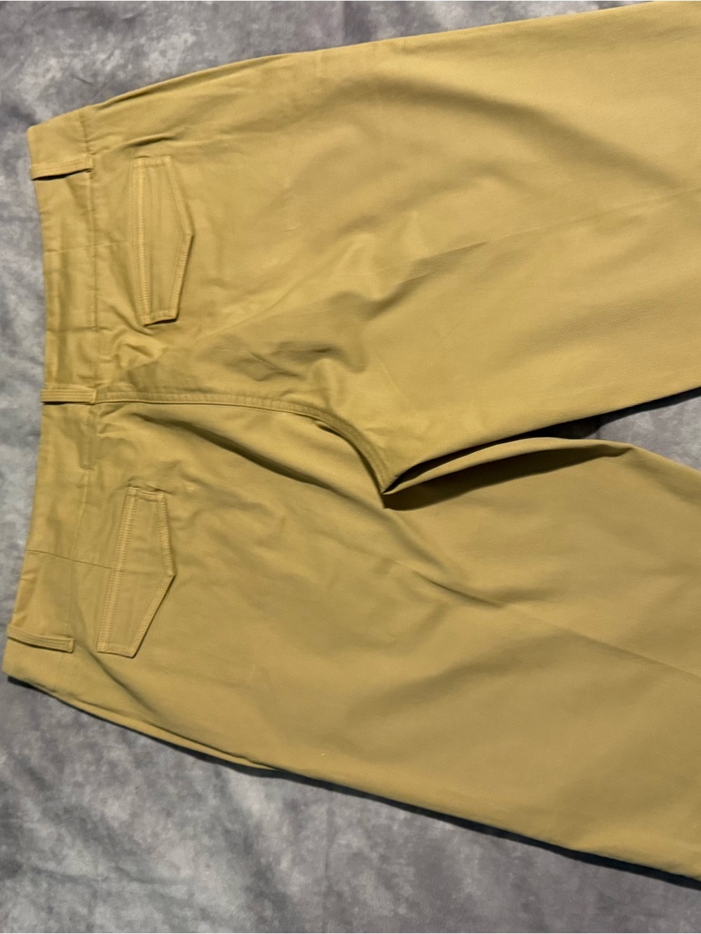 Tahari Classic Tailored Bermuda Shorts in Khaki - Picture 4 of 4